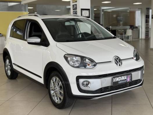 VOLKSWAGEN - UP - 2016/2017 - Branca - R$ 58.900,00