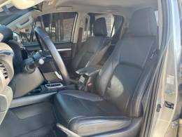 TOYOTA - HILUX - 2022/2022 - Prata - R$ 247.900,00
