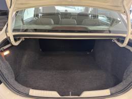 VOLKSWAGEN - VOYAGE - 2016/2017 - Branca - R$ 49.900,00
