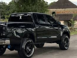TOYOTA - HILUX - 2023/2024 - Preta - R$ 269.900,00