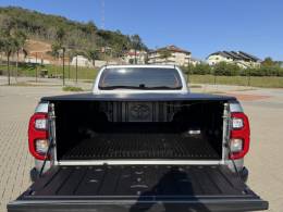 TOYOTA - HILUX - 2022/2022 - Prata - R$ 247.900,00