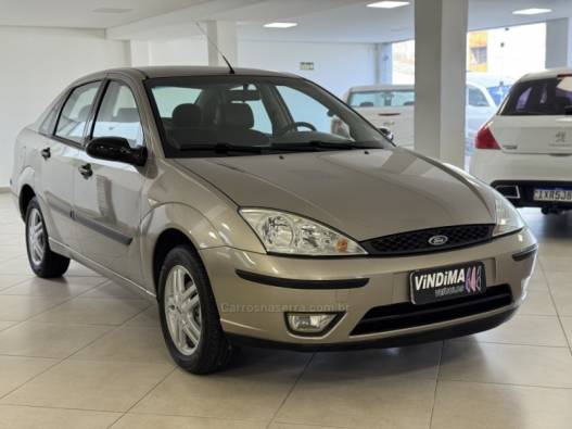 FORD - FOCUS - 2005/2005 - Prata - R$ 25.900,00