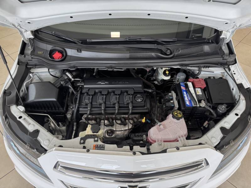 CHEVROLET - ONIX - 2014/2015 - Branca - R$ 61.900,00