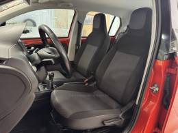 VOLKSWAGEN - UP - 2017/2018 - Laranja - R$ 58.900,00