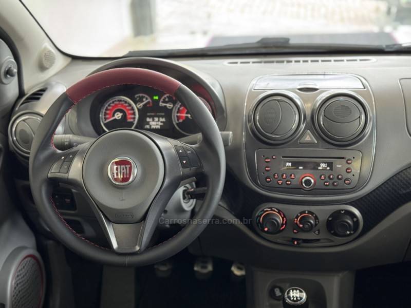 FIAT - PALIO - 2013/2013 - Prata - R$ 42.900,00