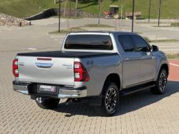 TOYOTA - HILUX - 2022/2022 - Prata - R$ 247.900,00