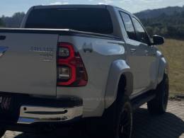 TOYOTA - HILUX - 2024/2024 - Branca - R$ 319.900,00