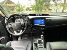 TOYOTA - HILUX - 2023/2024 - Preta - R$ 269.900,00