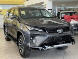 TOYOTA - HILUX SW4 - 2024/2024 - Cinza - Sob Consulta