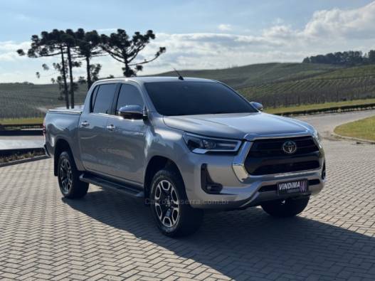 TOYOTA - HILUX - 2022/2022 - Prata - R$ 247.900,00