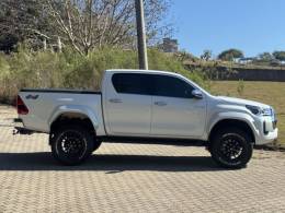 TOYOTA - HILUX - 2024/2024 - Branca - R$ 319.900,00