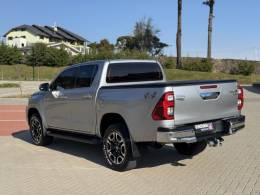 TOYOTA - HILUX - 2022/2022 - Prata - R$ 247.900,00