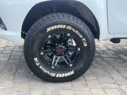 TOYOTA - HILUX - 2017/2017 - Branca - R$ 159.900,00