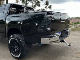 TOYOTA - HILUX - 2023/2024 - Preta - R$ 269.900,00