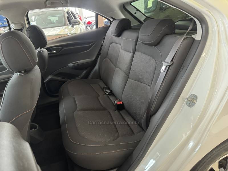 CHEVROLET - ONIX - 2014/2015 - Branca - R$ 61.900,00