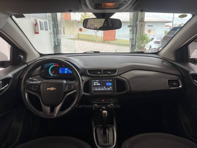 CHEVROLET - ONIX - 2014/2015 - Branca - R$ 61.900,00