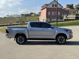 TOYOTA - HILUX - 2022/2022 - Prata - R$ 247.900,00