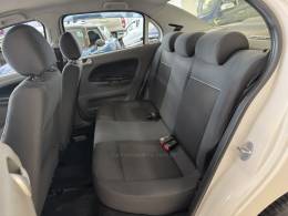 VOLKSWAGEN - VOYAGE - 2016/2017 - Branca - R$ 49.900,00