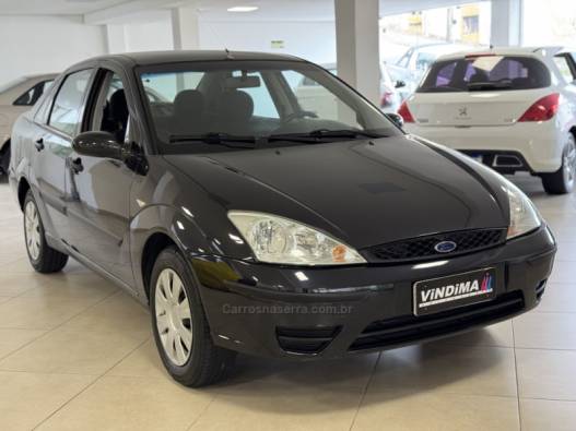 FORD - FOCUS - 2007/2008 - Preta - R$ 25.900,00