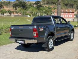 TOYOTA - HILUX - 2012/2013 - Cinza - R$ 119.900,00