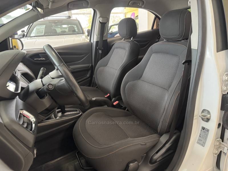 CHEVROLET - ONIX - 2014/2015 - Branca - R$ 61.900,00