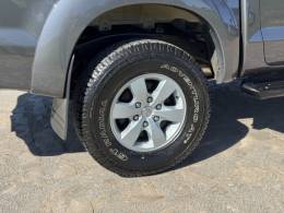 TOYOTA - HILUX - 2012/2013 - Cinza - R$ 119.900,00