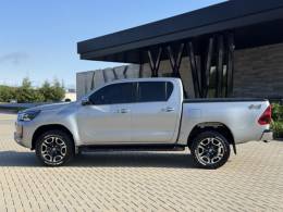 TOYOTA - HILUX - 2022/2022 - Prata - R$ 247.900,00