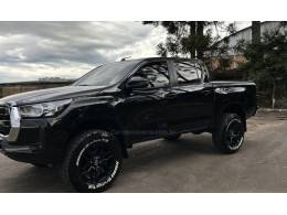 TOYOTA - HILUX - 2023/2024 - Preta - R$ 269.900,00