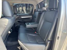 TOYOTA - HILUX - 2022/2022 - Prata - R$ 247.900,00